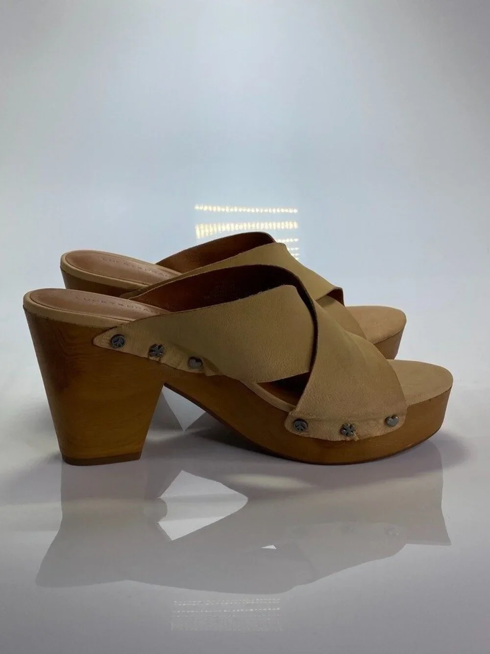 Lucky Brand Takara Womens Latte  Leather Embellished Clogs Sz 9.5
